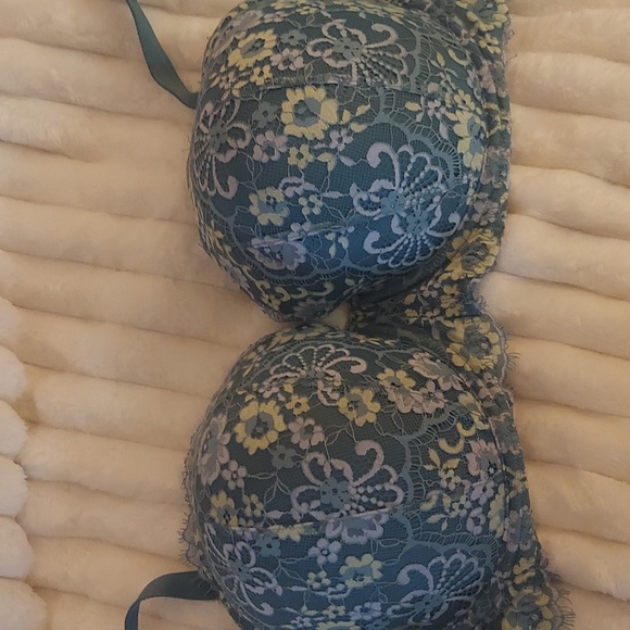 Victorias SecretFloral Lace Underwire Bra - Blue and Yellow. 38DDD - Picture 2 of 5